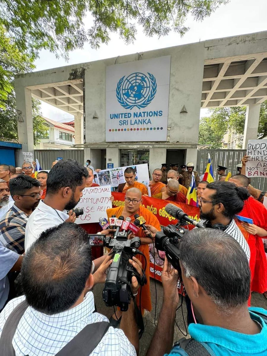 Ronaldchakma615's tweet photo. Buddhist monks protest in Sri Lanka demanding an end to state violence against minorities in Bangladesh's Chittagong Hill Tracts.
 #protest #srilanka #buddhistmonk 
#save_bangladesh_indigenous_people
#SaveCHT @amnestyusa @NewsCentralTV @nytimes @amnesty #chakma #marma 
#Tripura https://t.co/EBunI3YCA4