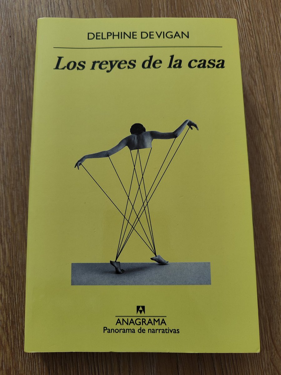 Delphine de Vigan te atrapa y no te suelta en 'Los reyes de la casa'. Creo que es una lectura obligada para todas las personas que tenemos hijos. Qué vértigo, qué miedo, cuánto daño podemos causar a quienes más queremos y qué conscientes debemos ser de lo que hacemos.