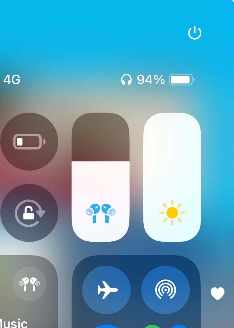 Any #iOS aficionados out there know how to make these monochrome again, I can’t see these with the bright colour over white 😭