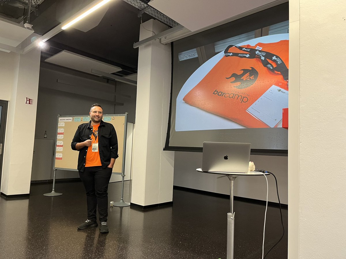 Zweiter Tag Barcamp Pforzheim - Intro läuft! Danke Luigi ❤️
#bcpf24 #pforzheim #barcamp