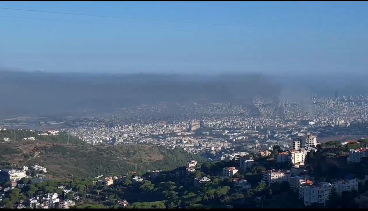#لبنان غائب عن السمع ! 
مشهد سوريالي .. طيران الشرق الأوسط يؤكد استمرار رحلاته من مطار رفيق الحريري الغارقة سماؤه بدخان الحرائق بفعل أعنف قصف جوي وبحري اسرائيلي تشهده #الضاحية_الجنوبية المكتظة بالسكان.. معقل #حزب_الله.. الذي يبحث تحت ركام حيّ باكمله في #حارة_حريك عن مصير قيادته