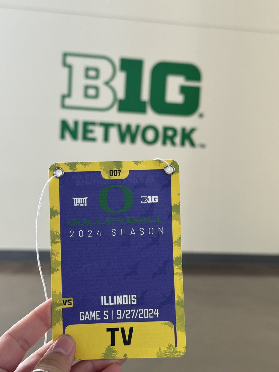 rubyquintero98's tweet photo. It’s a weekend of firsts! My first weekend back behind the lens after maternity leave. It’s bittersweet! It feels good to back into it. And my first @bigten game doing work for @FOXSports. #broadcast #tvproduction #foxsports #ncaavolleyball #B1G #cameraop #womeninsports https://t.co/OabFl7mPTZ