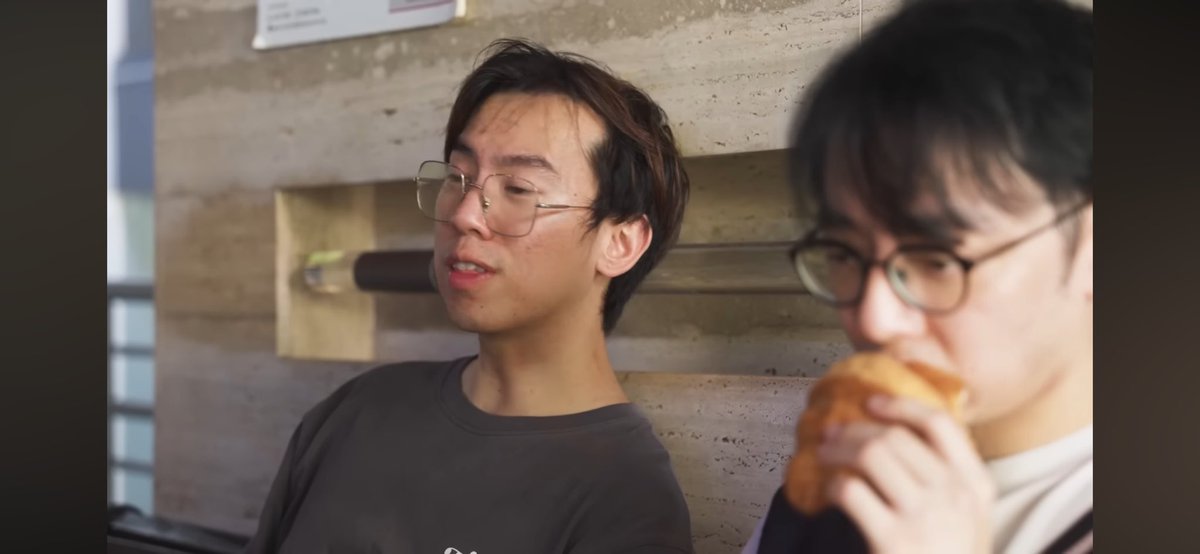 yuuchi_dc's tweet photo. Breddy having bread (actually croissant
#breddy https://t.co/DjumBILp0m