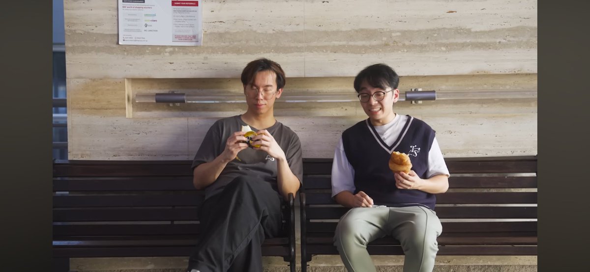 yuuchi_dc's tweet photo. Breddy having bread (actually croissant
#breddy https://t.co/DjumBILp0m