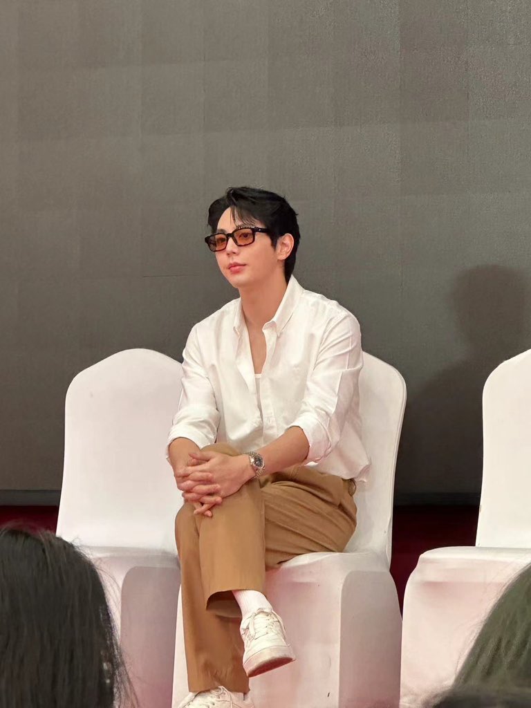 susu691819's tweet photo. 今天太太太太帅了😍😍😍😍
#Mu2ndxUp #uppoompat https://t.co/KdKAXSqvgx