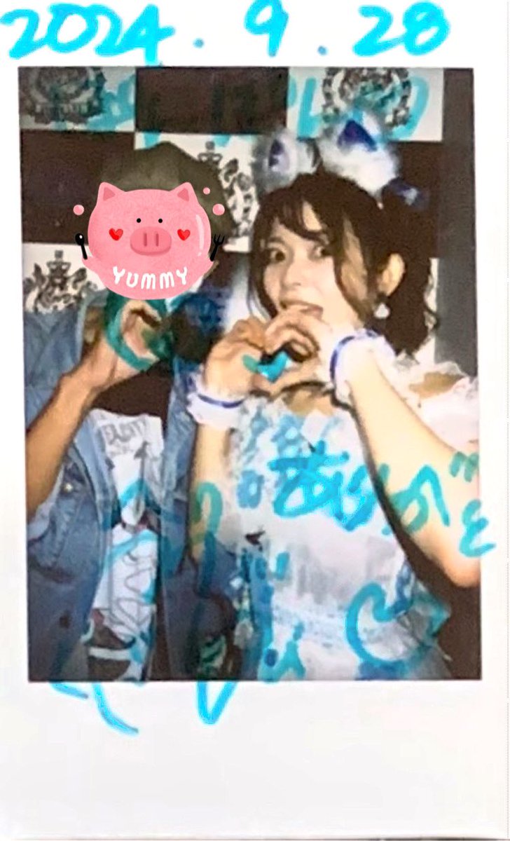 papamaku55's tweet photo. 今日…特典会場めっちゃ、狭いので、いいかな？…って（笑）
[壁] *- -)----C<―_-) ﾎｶｸｯ
された…
 #まいける
 #わたびー
 #cosmiclabo https://t.co/WcvYSo66F1