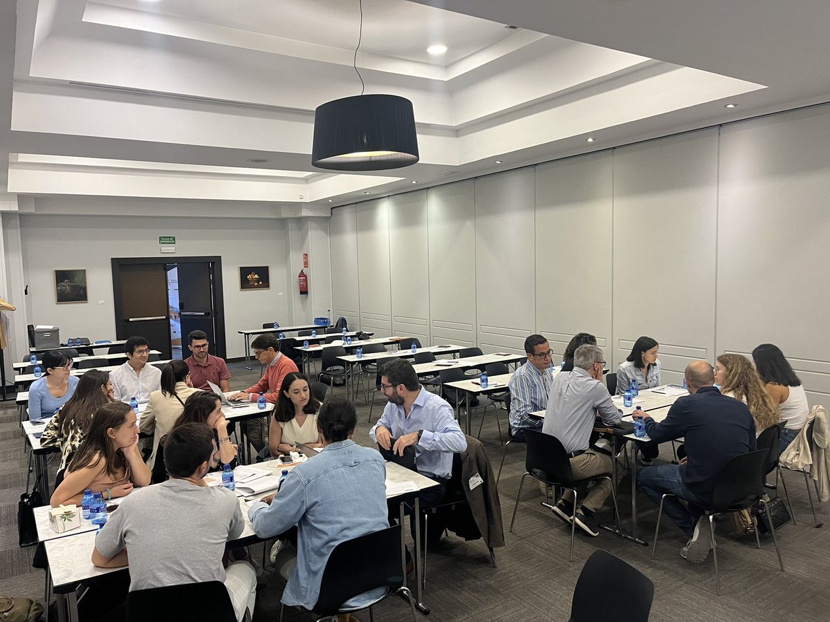 Discutiendo casos clínicos con los residentes del curso de Enfermedades Pancreáticas.

#AESPANC #NPC2024 #pancreaslover