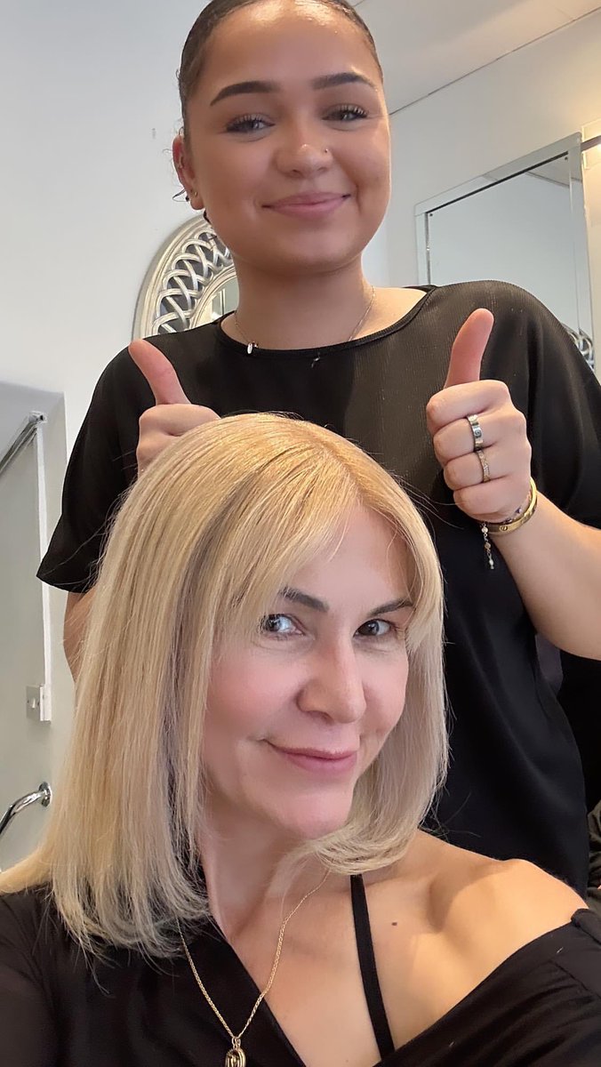 It takes hours, gallons of dye, and a small army of stylists to look this effortlessly 'natural'! <a href="/kayandkompany/">The UK Hairdresser</a>