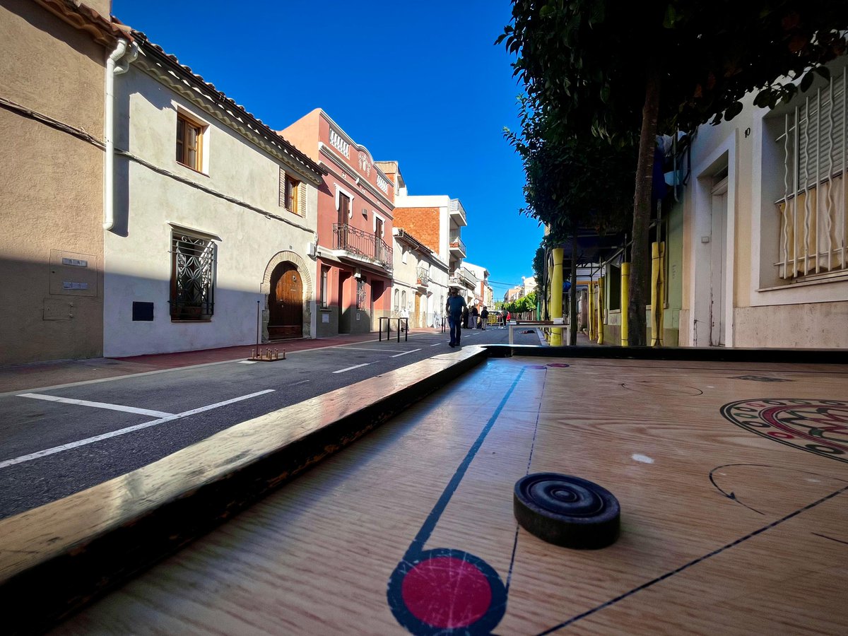 🧩 Avui dissabte celebrem la Fira #SQVjuga, un gran tauler de joc a diversos espais del municipi!

✅ av. Pau Casals
✅ La Patronal
✅ pl. Anselm Clavé
✅ c. Pintor Vila-Puig (Casa de Cultura i Casal d'Avis)

🎲 Ara és el teu torn. Vine a jugar a #SQV!

#santquirzealcor