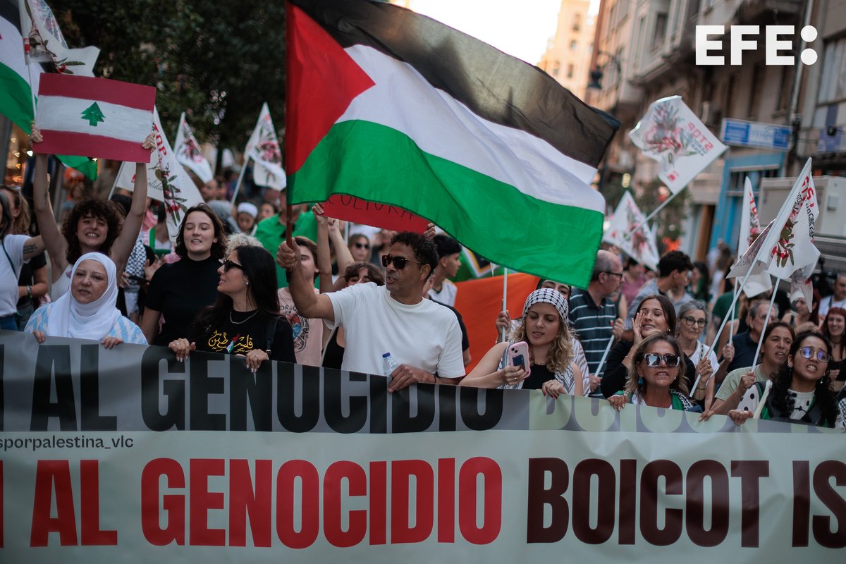 bieluno's tweet image. Manifestación en favor de Palestina convocada por la Confederación General del Trabajo (CGT) y Solidaridad Obrera, junto a más de cien colectivos, asociaciones y movimientos sociales. @EFEnoticias
