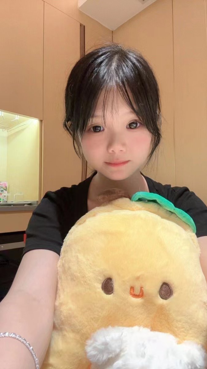 DoctorChen13's tweet photo. 这妹子自己不说，我真不知道18岁了，看着很小很小，以为08年的！哈哈，瘦小有胸，嫩嫩的，不错！值得玩，就是贵贵的~无法拍摄可惜！ https://t.co/FmM5O8eSAO