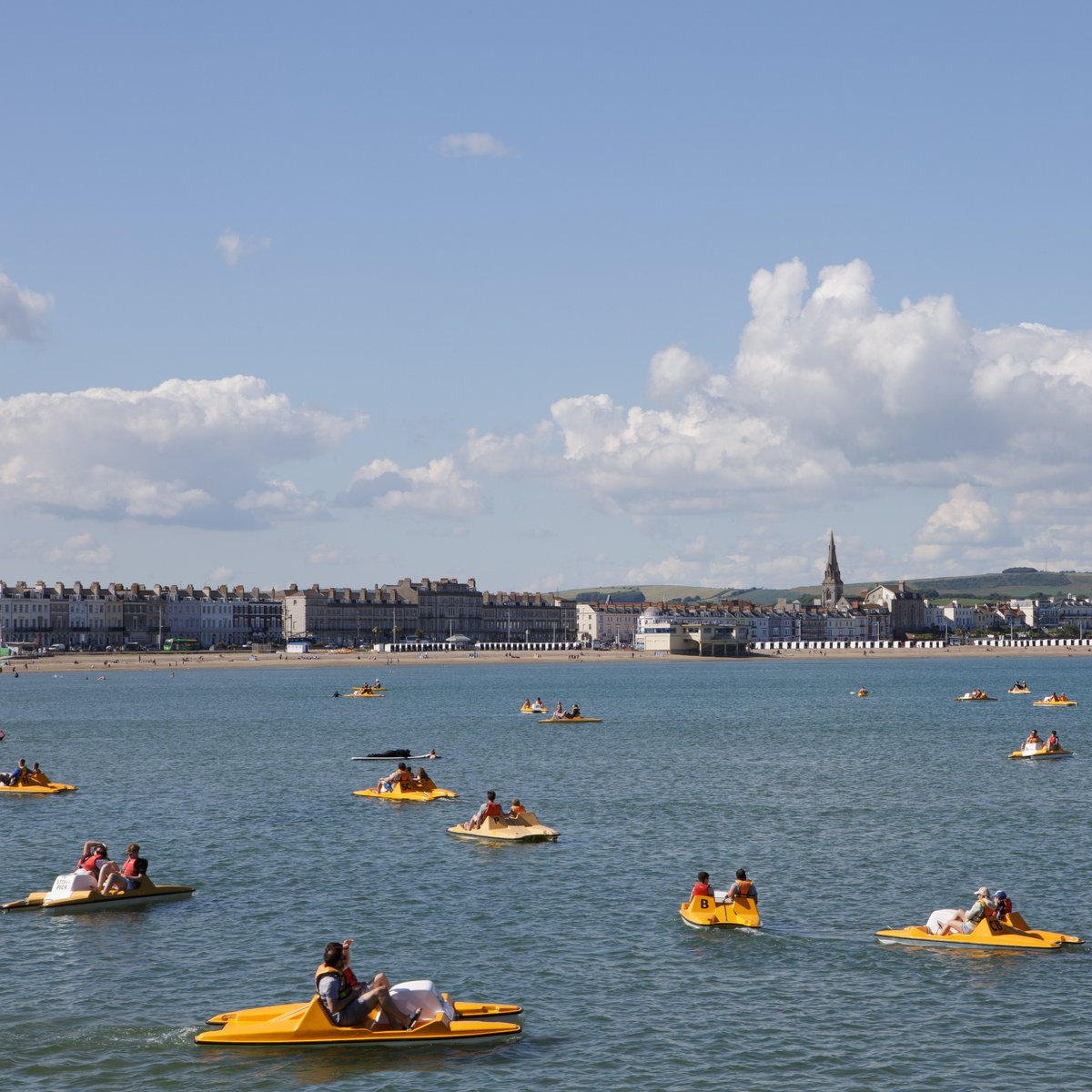 Celebrate the unique beauty of our coastline at the #EnglandOnSea Outdoor Photo Exhibition in West Bay, as a contribution to Bridport 24 – Town of Culture celebrations 🌊 The outdoor exhibition is part of a national celebration of our coastal treasures dorset-nl.org.uk/news/england-o…