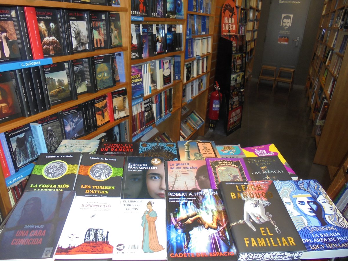 Gigamesh Sant Antoni (@gigamesh2mano) on Twitter photo 29/9 Gran variedad en lo que llevaremos este domingo a la parada de <a href="/GigameshTienda/">Librería Gigamesh</a> en el Mercat de Sant Antoni. Destaca la edición especial de El Familiar, de Leigh Bardugo. 29/9 Gran variedad en lo que llevaremos este domingo a la parada de <a href="/GigameshTienda/">Librería Gigamesh</a> en el Mercat de Sant Antoni. Destaca la edición especial de El Familiar, de Leigh Bardugo.