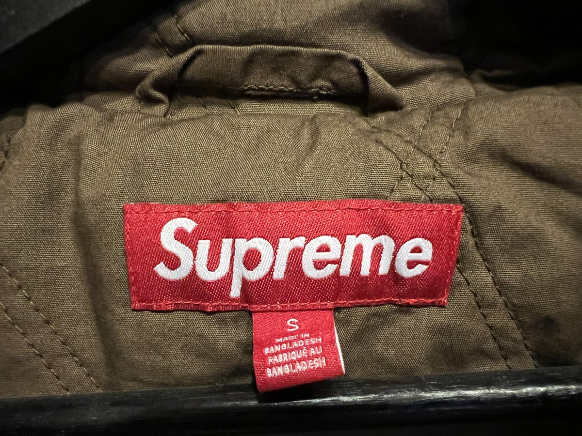 taku3ix's tweet image. 店内列を乱さず整列し声を掛けられるまでずっと悩み…
店員『何にしますか？』
私『あっ…これのSとM試着できますか？』
店員『Sでいいと思いますよ　はいこれMです』試着…ちとでかい『あっSも試着できますか？』
店員『そうですよね』
＃初めての買い物
＃supreme
＃Thrasher® Hooded Work Jacket