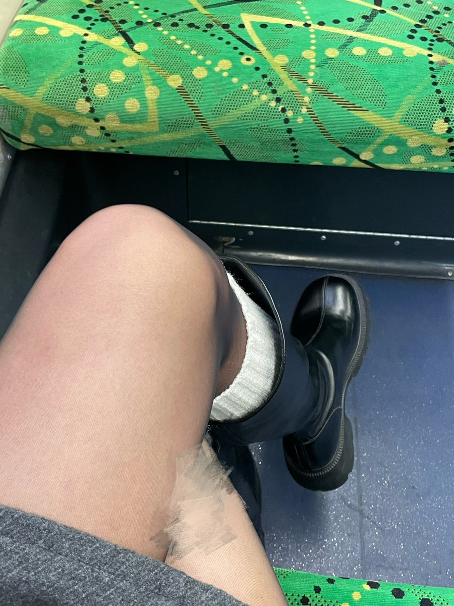 jancd_180's tweet photo. 住呢度嘅好處就係一年四季都可以着黑絲唔會熱😂但今日好暖 着咗leg warmer隻腳爆汗😧

#crossdresser #偽娘 #hkcd #男の娘 https://t.co/KeMZWPd5MI