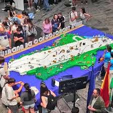 ¡Estamos de enhorabuena en <a href="/IESLosCerros/">IES Los Cerros</a>! ⭐Mejor Proyecto Colaborativo y Cooperativo por: 'Mapa tecnológico colaborativo de Andalucía' en <a href="/SIMOEDU_/">SIMO EDUCACIÓN</a> 

Con su coordinador David Cuadros a la cabeza, compartimos alegría junto a los 8️⃣ centros participantes.❤️. 

<a href="/IFEMA/">IFEMA MADRID</a> <a href="/EducaAnd/">Consejería Desarrollo Educativo y FP</a>