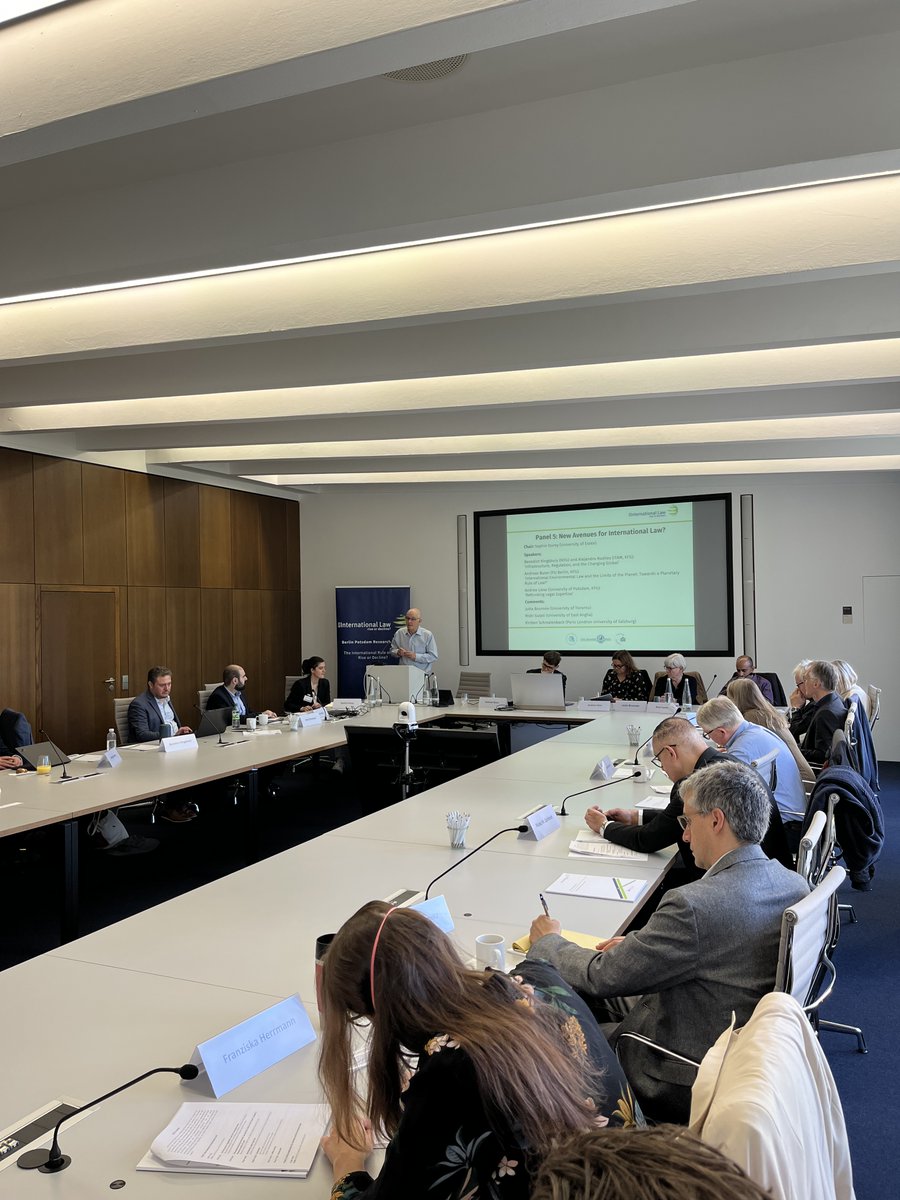 kfg_intlaw's tweet photo. The final day on chances in international law began with a panel chaired by Sophie Duroy. Benedict Kingsbury, Alejandro Rodiles, Andreas Buser and Andrea Liese discussed new avenues for international law, commented on by Jutta Brunnée, Rishi Gulati and Kirsten Schmalenbach. https://t.co/KI4TD4tfJa