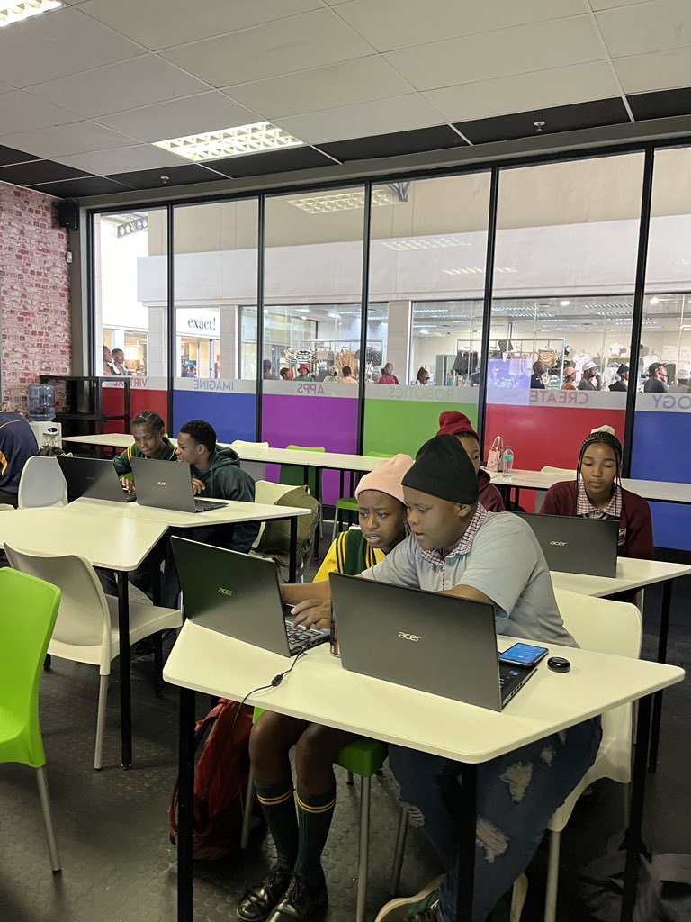 TheTshegofatso's tweet image. We’re wrapping up our @Eazi_Code web dev bootcamp for high schoolers from Daveyton! Our students have built amazing projects and we're looking for sponsors to award prizes to the top 3. Let’s make this a memorable one!
#CodingForGood #EaziCode