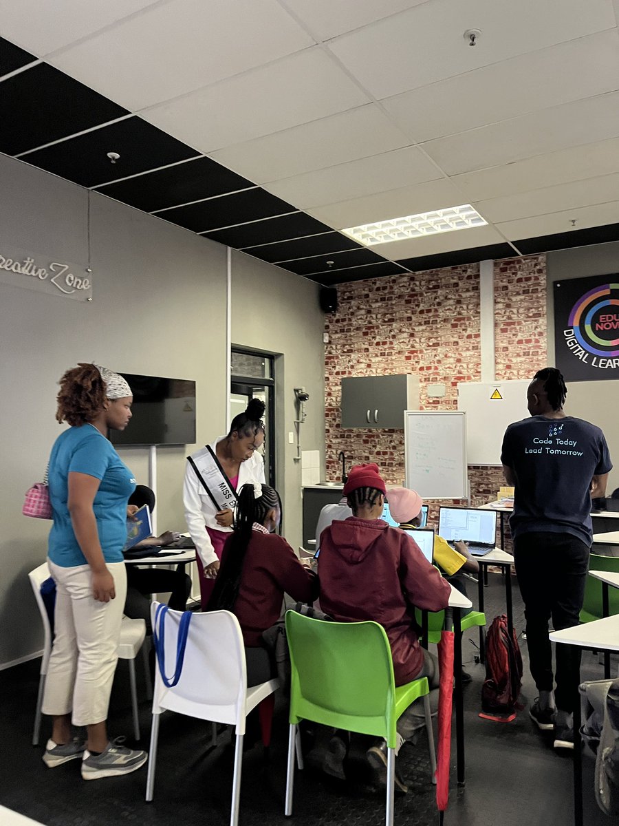 TheTshegofatso's tweet image. We’re wrapping up our @Eazi_Code web dev bootcamp for high schoolers from Daveyton! Our students have built amazing projects and we're looking for sponsors to award prizes to the top 3. Let’s make this a memorable one!
#CodingForGood #EaziCode