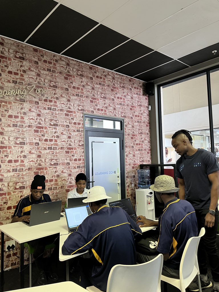 TheTshegofatso's tweet image. We’re wrapping up our @Eazi_Code web dev bootcamp for high schoolers from Daveyton! Our students have built amazing projects and we're looking for sponsors to award prizes to the top 3. Let’s make this a memorable one!
#CodingForGood #EaziCode