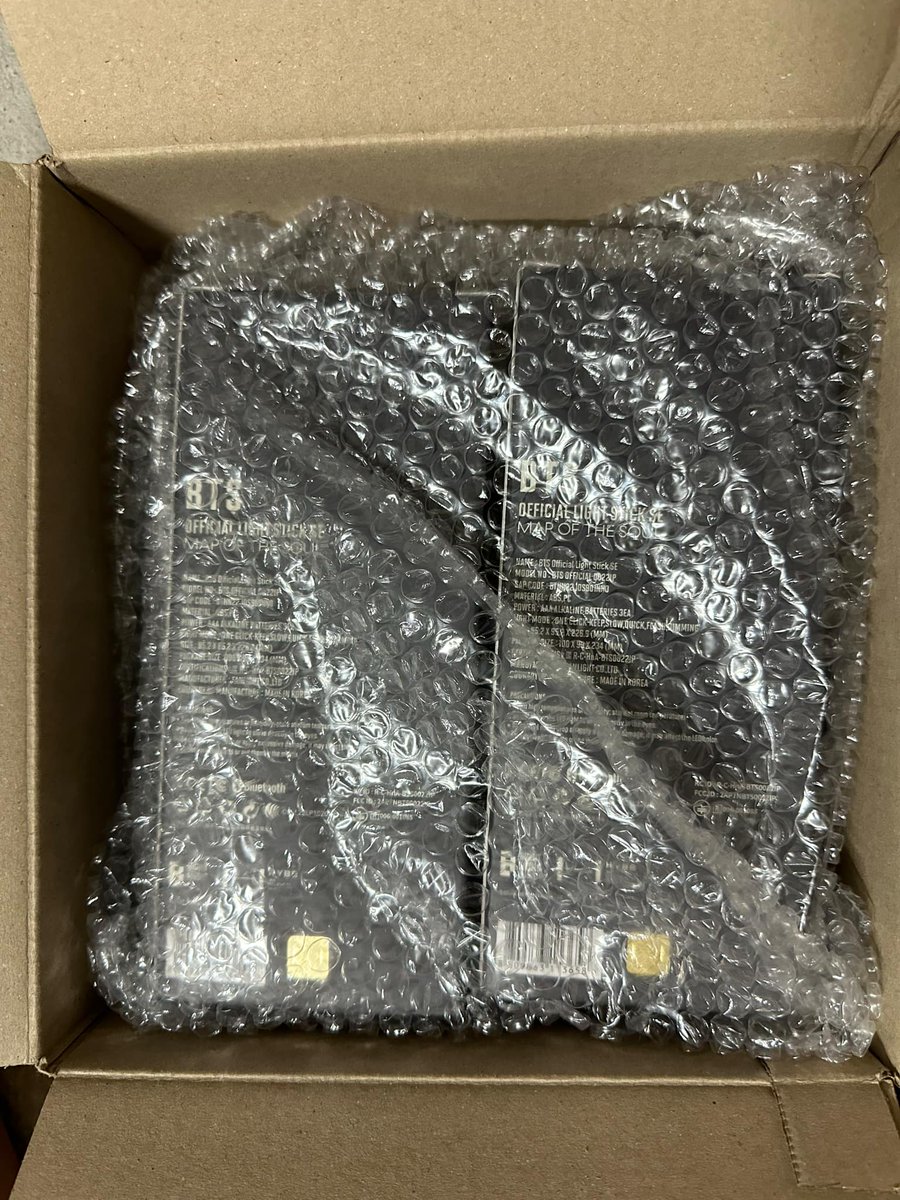ApoBangpoMerch7's tweet photo. ON HAND &amp; SEALED ITEMS‼️
💚V 'Type 1' Magazine ver -1,880
🩷BT21 Marine Keyring:
 550 each
 520 each if 2 char
 500 each if 3 char
 3550 OT7 set
💜ARMY Bomb MOTS SE -2,300
💙BT21 Mang Slippers (230) -499

PAYO 🤩
💌DM us to order

#ABMPH_OnHand_Items #BTS #BT21 #V #V_Type1 #ARMY https://t.co/7trehdaR6f