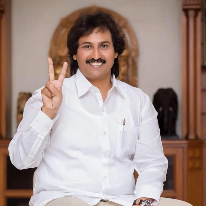 Bachanneshiva's tweet photo. ಸೊರಬ ಕ್ಷೇತ್ರದ ಅಭಿವೃದ್ಧಿಯ ಹರಿಕಾರರು, ಮಾಜಿ ಸಚಿವರಾದ ಶ್ರೀ @kumarbangarappa  ಅಣ್ಣವರಿಗೆ ಜನ್ಮದಿನದ ಹಾರ್ದಿಕ ಶುಭಾಶಯಗಳು.

ದೇವರು ನಿಮಗೆ ದೀರ್ಘಾಯಸ್ಸು, ಆರೋಗ್ಯದೊಂದಿಗೆ ಇನ್ನಷ್ಟು  ಜನಸೇವೆಗೈಯುವ ಶಕ್ತಿ ನೀಡಿ ಕಾಪಾಡಲಿ ಎಂದು ಪ್ರಾರ್ಥಿಸುತ್ತೇನೆ.

#Kumarbangarappa https://t.co/AcRKcv3WGo