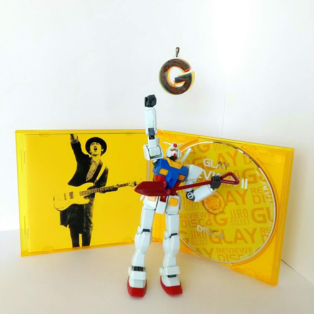 aslave0303's tweet photo. GLAYちゃんのニューアルバム「Back To The Pops」の発売を控え、ベストアルバムを聴いて気持ちを高めるガンダムさん第3弾
#GLAY #Back To The Pops
#JIRO #REVIEWII
#ガンダム #RX-78 #ガンプラ https://t.co/yzfuukRwDQ