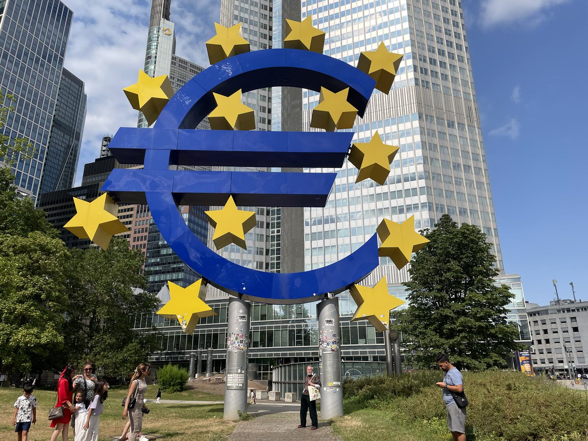 I have coughed up 100€ to watch today’s #RejoinMarch on #BBC TV. I have paid #UK licence fee but @bbc is no longer available in #EU. 
Not a mention of #EU, #Brexit or #EuropeanUnion yet!
I just got nostalgic to be in #London in a crowd of well over a million.
#RejoinEU <a href="/sths57/">Shrewsbury Technical High School</a>