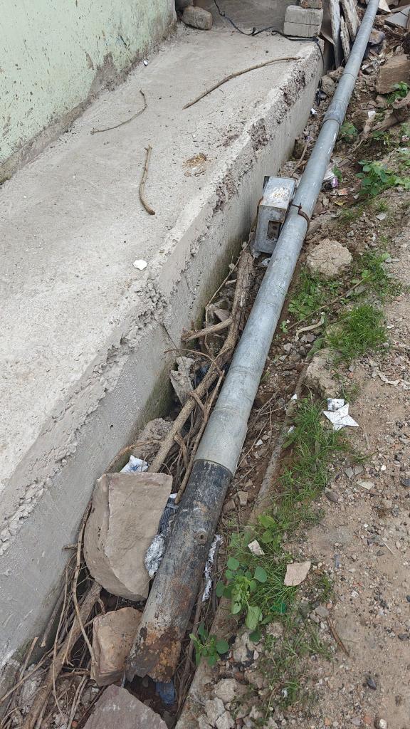 ankush961129's tweet photo. @BSNLCorporate
@BSNL_RJ 
यह खंभा जो कि bsnl का है कई दिनों से ऐसे ही पड़ा है इसको हटाने का कष्ट करें।
स्मेक्ची लोग यहाँ गली में घूमते रहते है
महावीर नगर द्वितीय
VCI कोचिंग के पीछे वाली गली
कोटा राजस्थान https://t.co/mXewcmrFm9