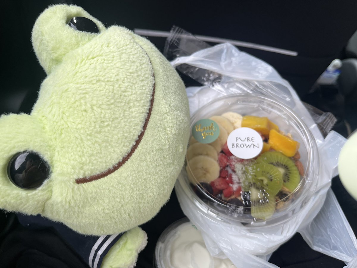 rena0527rena's tweet photo. 郡山駅から1kmほど離れたPURE BROWNというカフェでアサイーボウルを買いました!
店内で食べる時間がなかったので車の中で食べましたが、とても美味しかったです😋
ソフトクリーム🍦も有名みたいなので、また訪れてみたいです。
#かえるのピクルス
#picklesthefrog
#PUREBROWN https://t.co/Jf96iQwp11