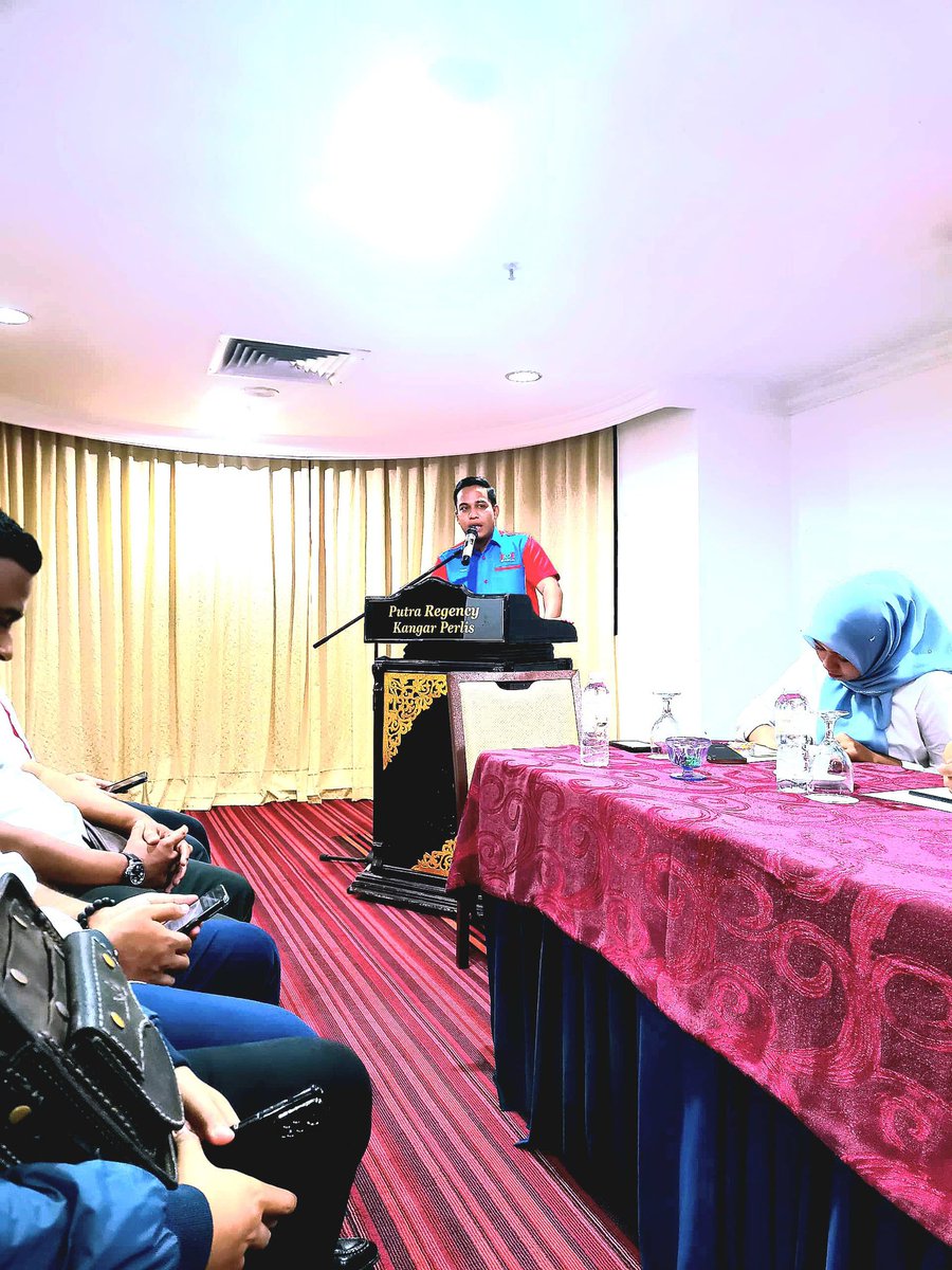 AMKCabangKangar's tweet photo. Alhamdulillah, semalam telah berlangsung Mesyuarat Agung Tahunan Angkatan Muda Keadilan Cabang Kangar 2024 (MATAMKC) bertempat di Regency Gold, Tingkat 11, The Putra Regency Hotel, Kangar, Perlis.

#MATAMKC2024
#AMKKangar
#AMKPerlis

@AdamAdli @kamilmunim @omarmokhtar_my 

1/11 https://t.co/TbtaUOqKSw