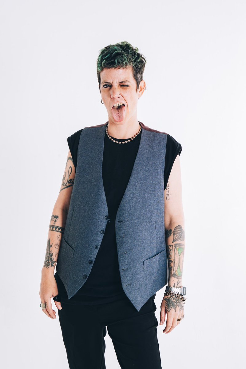 Vou lançar meu primeiro single dia 04.10
“Outrora” vem aí.