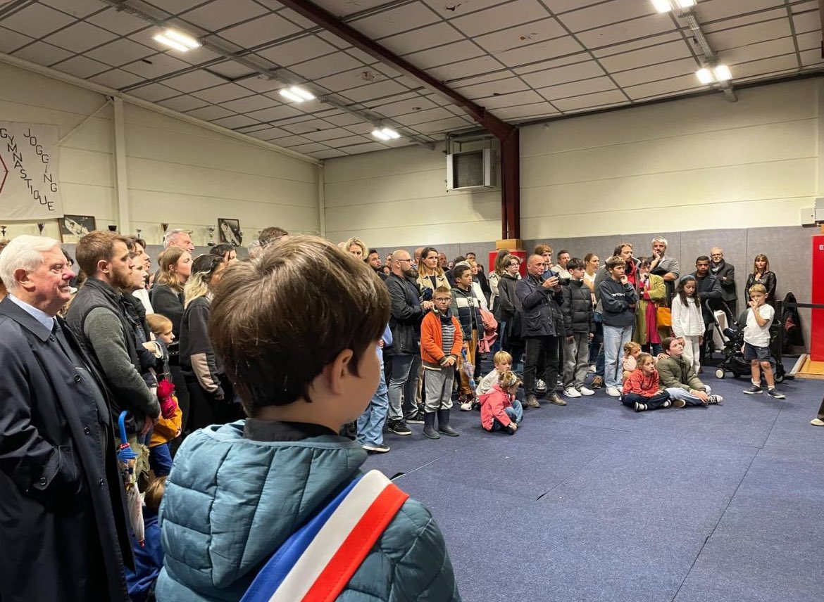 IMarcillac's tweet photo. 🏅 Hier, nous avons eu l'honneur d'inaugurer le dojo « Claude Genini » au gymnase Roger Corbin! Un événement qui a réuni de nombreuses personnes qui l’ont connu, aimé et côtoyé au sein du club de Judo #SAMC  🙏 @VilledeChatou  #ArtsMartiaux https://t.co/Vx1ZVRM2mn