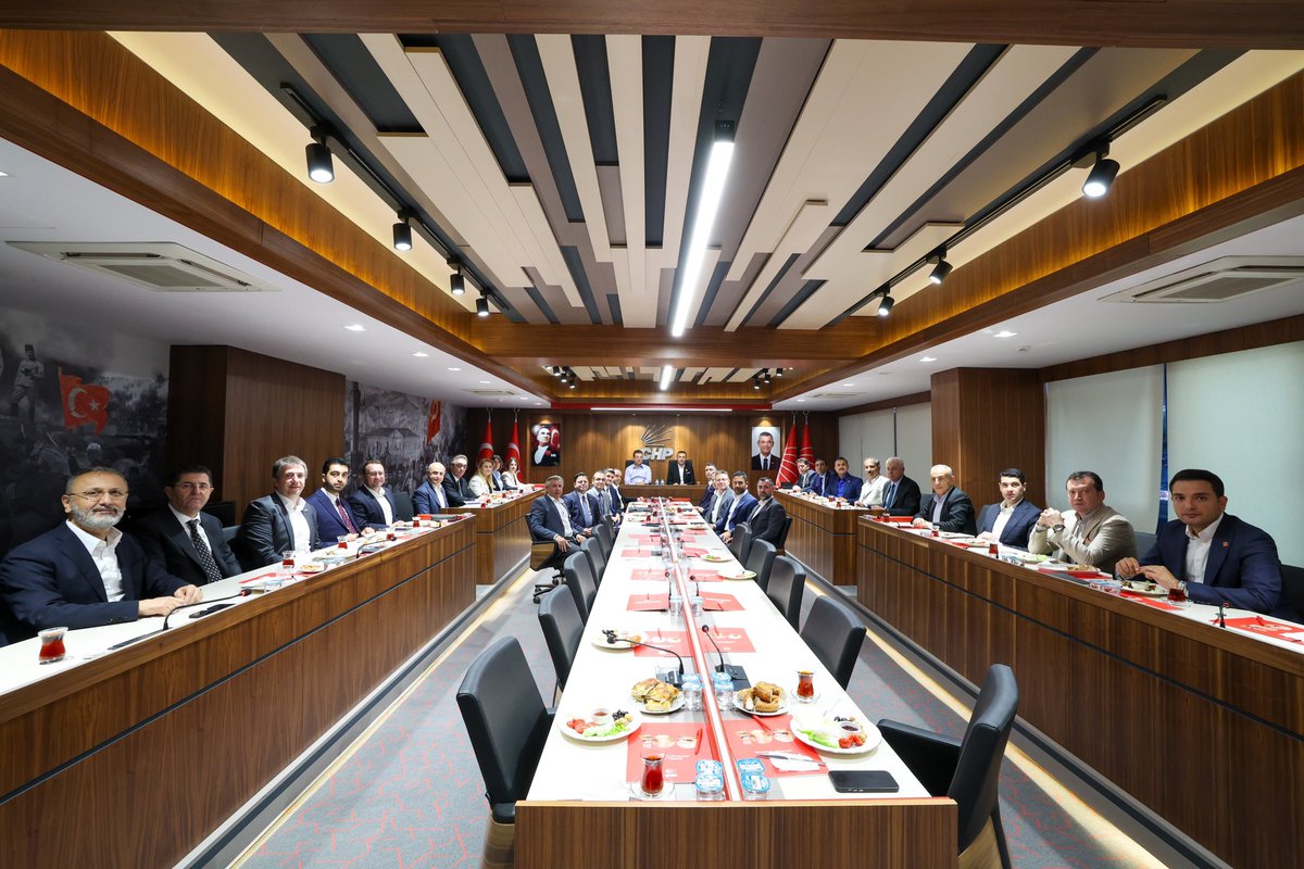 Kararlıyız, yan yanayız, yılmayacağız!

İBB Başkanımız Ekrem İmamoğlu ve ilçe belediye başkanlarımız ile değerlendirme toplantımızı gerçekleştirdik.