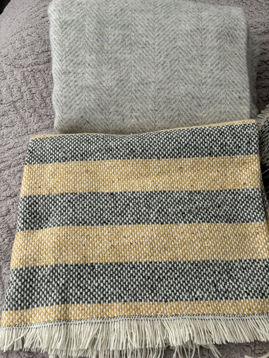MarciaBarry43's tweet photo. With the weather getting colder pop to @FoyandCo in Llandow. They currently have a factory sale but also have a superb online shop too. The quality is outstanding and I won’t but my throws and accessories anywhere else 🥰 #autumncolors #Autumnvibes #shoplocal https://t.co/lf5KzqMHGY
