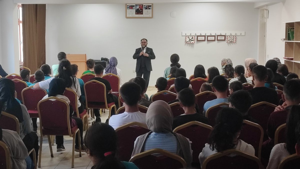 Fetih_64's tweet photo. (ÇEDES) Çevreme Duyarlıyım  Değerlerime Dahip Çıkıyorum Projesi Kapsamında
Sivaslı İmam Hatip  Ortaokulu Öğrencileri İle Buluştum. Okul Müdürümüz Ali Sarıca'ya Öğretmenlerimize çok teşekkür ederim https://t.co/z4CagmDuk3