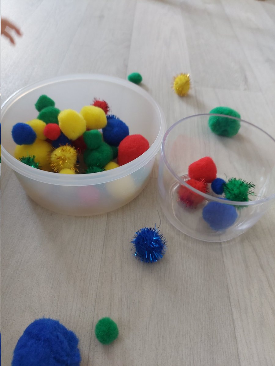 Slow Saturday morning play for miss 18m. Pompoms and containers! Loads of fun collecting them and pouring. Fab for coordination and fine motor skills 👌