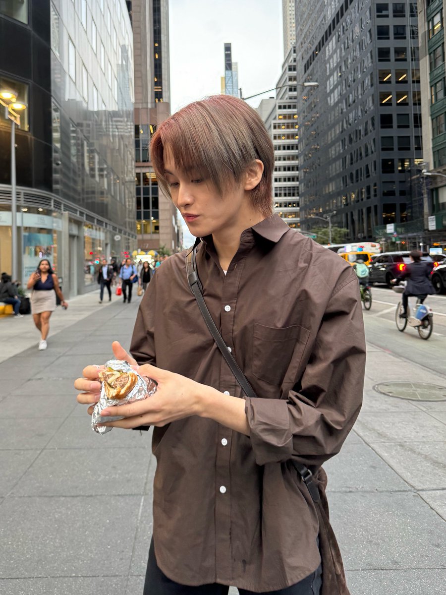 เสื้อที่ใส่นี่อะไรคะ ทำจาก bf material ไหม