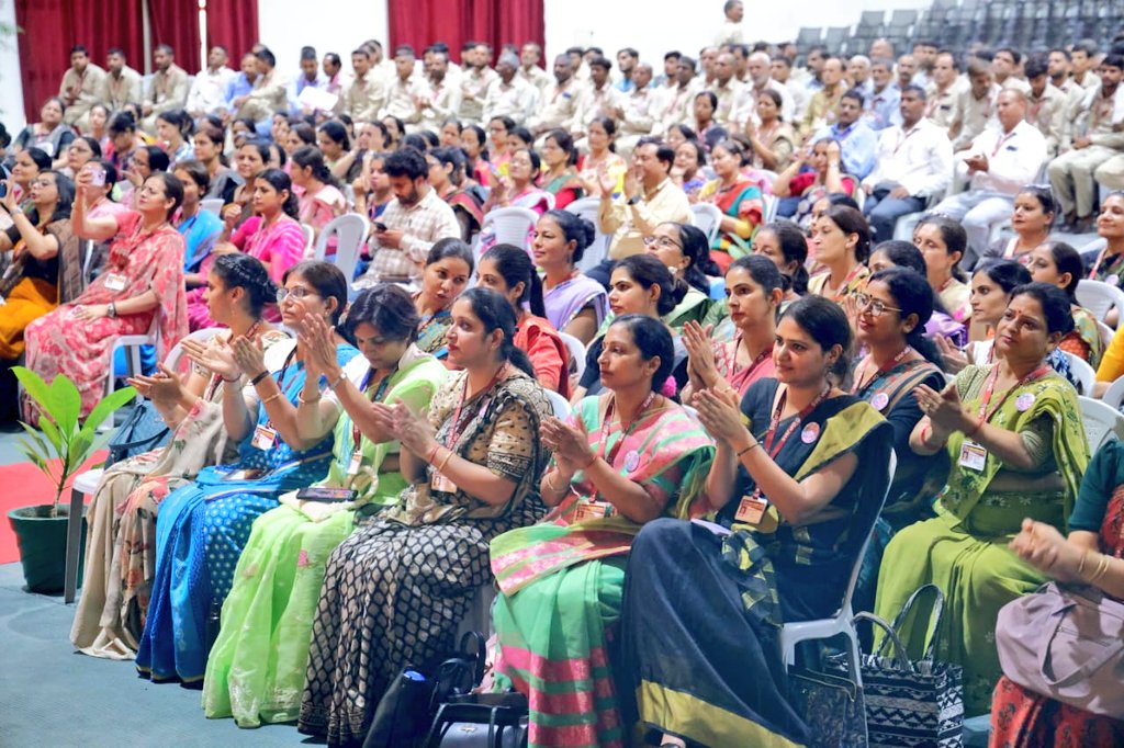 बाऊजी श्री ओ.पी. जिंदल जी की प्रेरणा से स्थापित ओ.पी. जिंदल मॉडर्न स्कूल के मेरे परिवार द्वारा दिए गए इस स्नेहिल अभिनंदन के लिए हृदय से आभार। आप सभी के सहयोग से हम हिसार को एक बार फिर बाऊजी के सपनों का हिसार बनाएंगे।