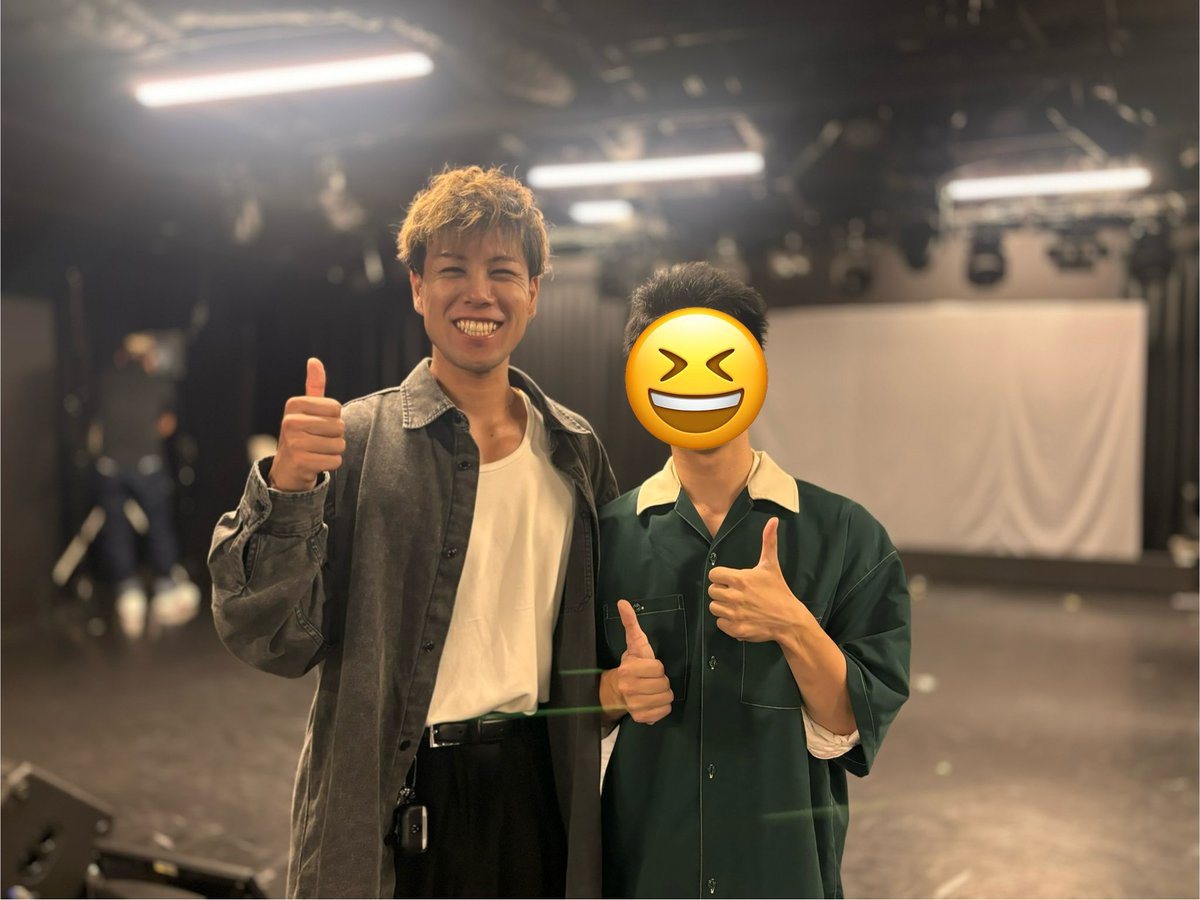 ShoTA___25's tweet photo. 1年前からボイトレに
通い始めてくれた生徒さん！

当初は大学生で、勉強と両立しながら
レッスンに取り組んでいました。

最近は彼の真面目さと継続的な努力、
挑戦が実を結びオーディションに合格し、
ついに養成所に入ることができました！

そして昨日、
なんと初めての舞台で
役を演じることも！

本当に素晴らしい😭😭

彼が日々のレッスンに真剣に取り組み、
自分の声を磨き続けた結果です☺️

このように、一歩一歩の積み重ねが
夢の実現に繋がるということを、
最近改めて実感させられてます！

最初は誰でも何もないところからの
スタートかもしれませんが、
一歩踏み出して挑戦し続ければ、
少しずつでも必ず道が開けます！

自分のペースで進めば、
必ず結果がついてくると信じています😊

これからも一緒に頑張っていきましょう🤝