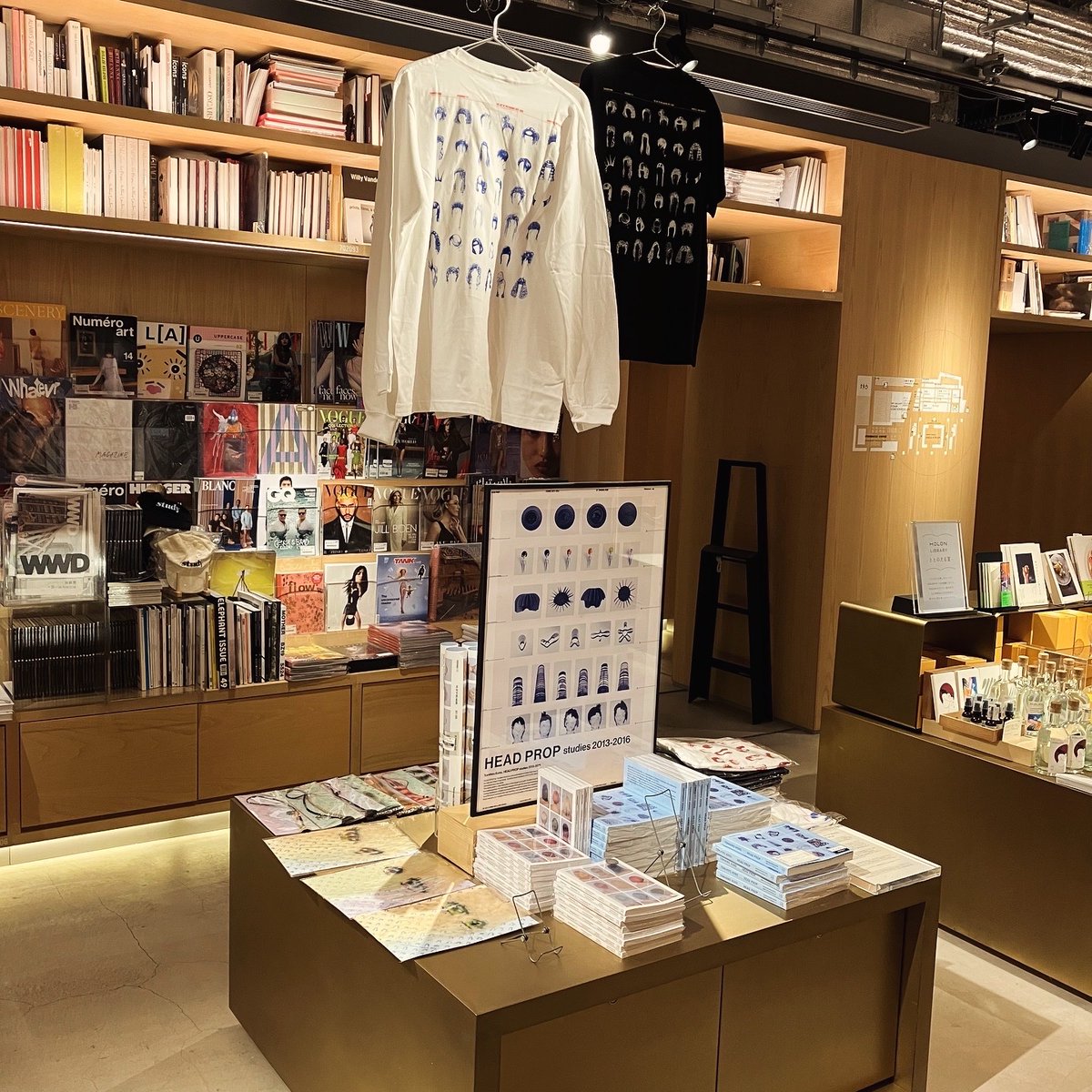 GINZA_TSUTAYA's tweet photo. 『HEAD PROP studies 2013-2016』 第4版刊行記念POPUP
9月30日まで
Hair & Head Prop Artistとして活動する河野富広の作品集『HEAD PROP studies 2013-2016』第4版の刊行を記念したPOPUPを開催しております。
▶詳細はこちら
https://t.co/gMkfn8incV
#丸山サヤカ #Konomad https://t.co/O8PnT8cE8k