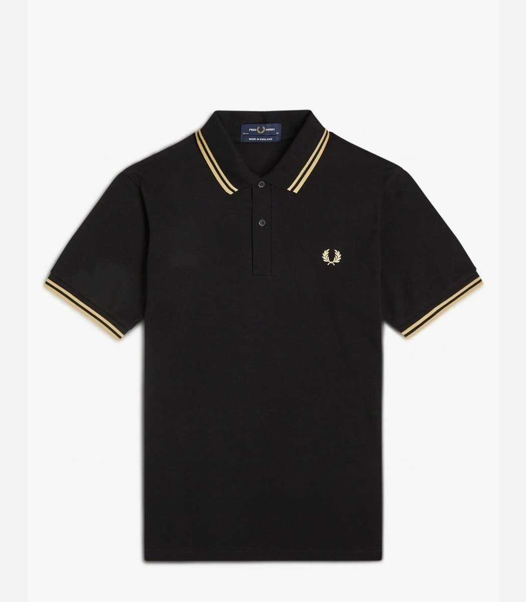 Os propongo un juego. A ver el polo de Fred Perry mas original que veis hoy en Granada.