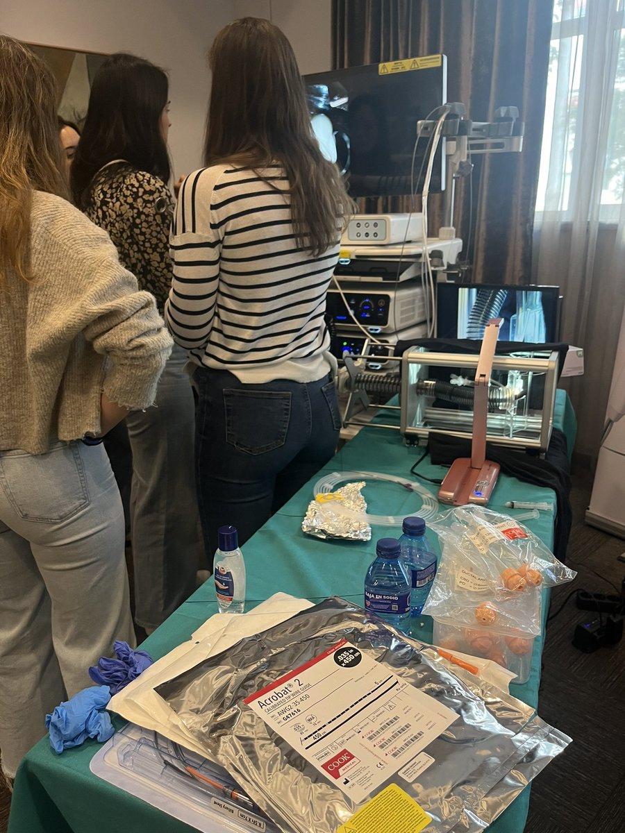 AESPANC's tweet image. Taller de CPRE para residentes en el curso de Enfermedades Pancreáticas con la Dra @Belen Agudo 

@CookMedical 
#AESPANC #NCP2024 #pancreaslover