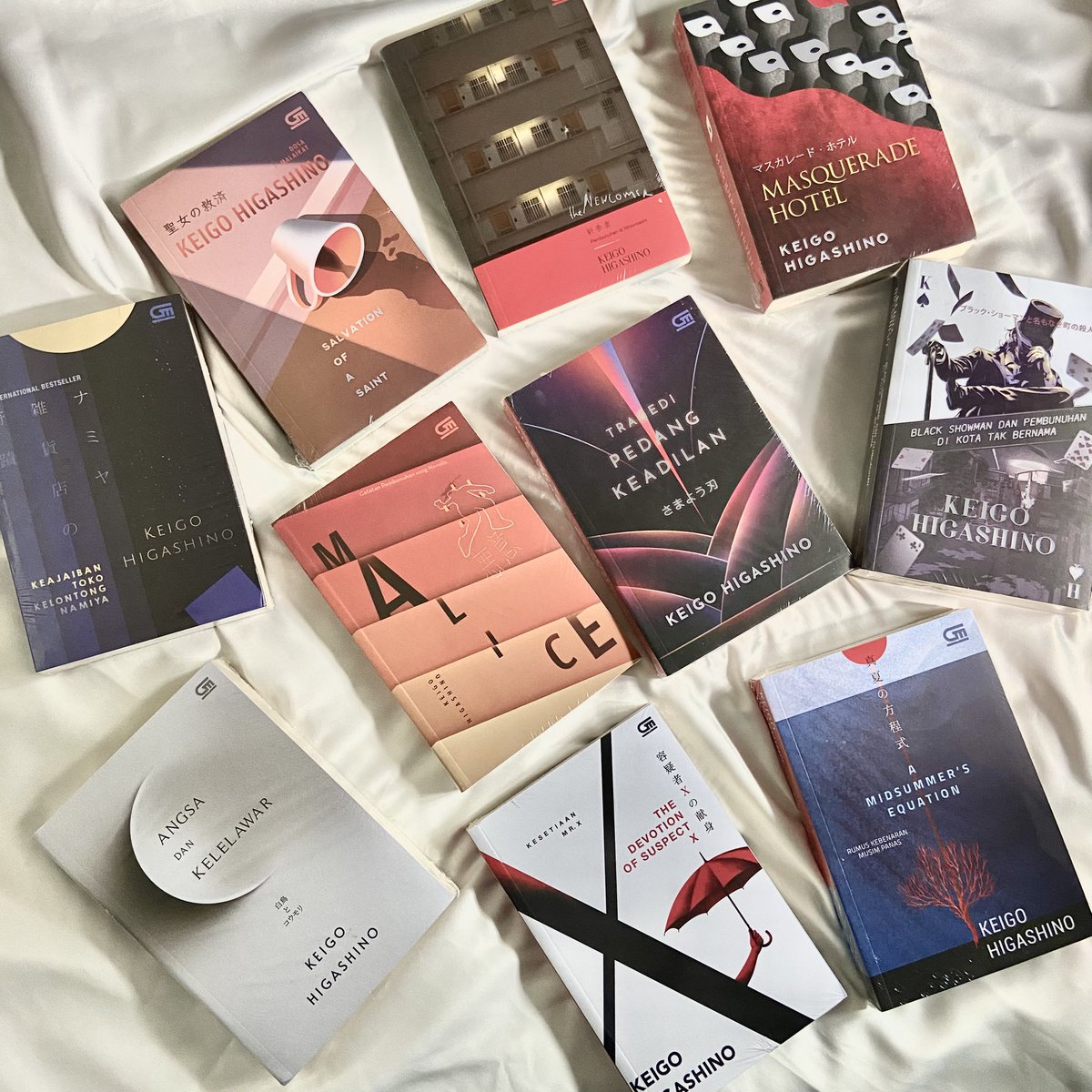 wngrdleviosa's tweet photo. ⋆˙⟡💌 book haul: mission completed ❤️‍🔥

IN KEIGO HIGASHINO, WE TRUST‼️🙂‍↕️🫶🏻 https://t.co/XpbcbtUAE5