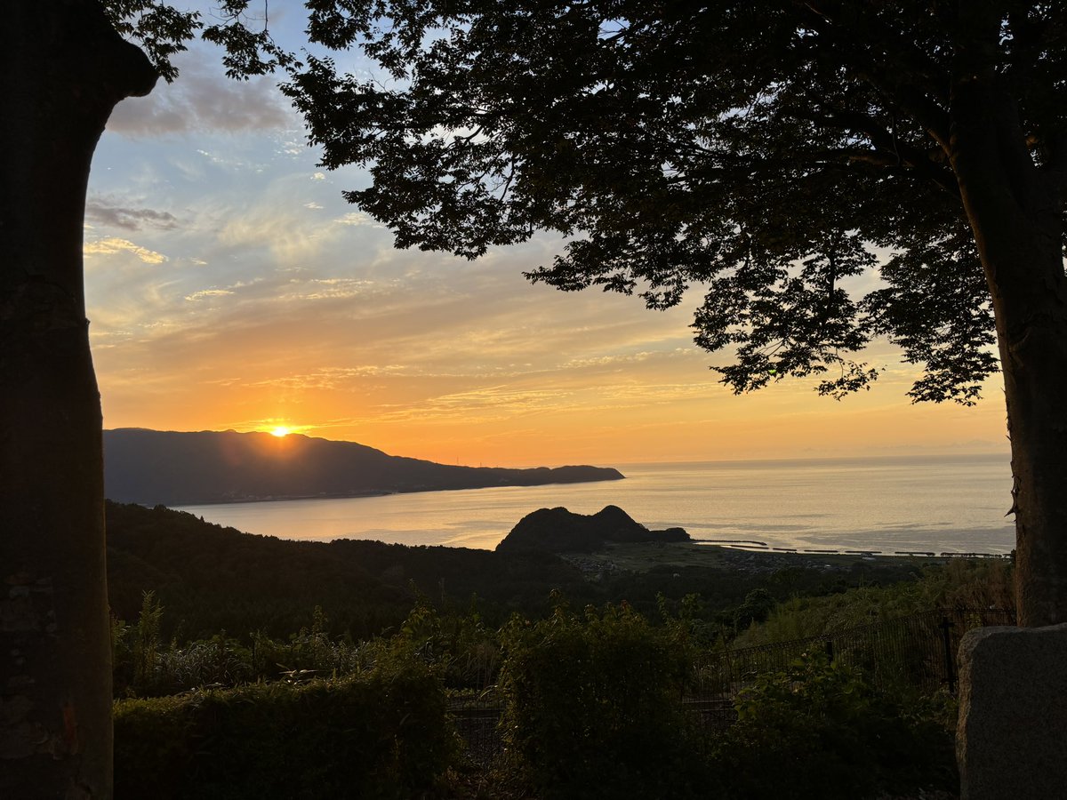 この間とった福井の海が綺麗すぎる