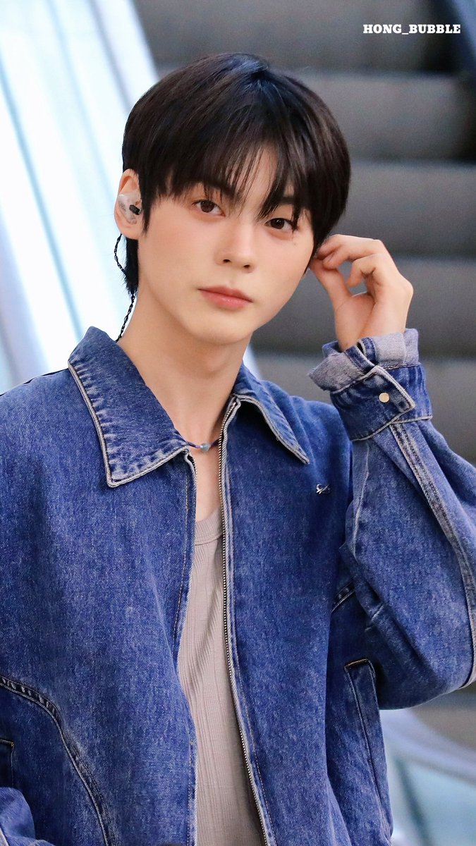 bubble_Kimhong's tweet photo. 240928 코엑스 라이브
이번 활동 화이팅~><
#홍 #HONG 
#파우 #POW https://t.co/RpynXXihOx