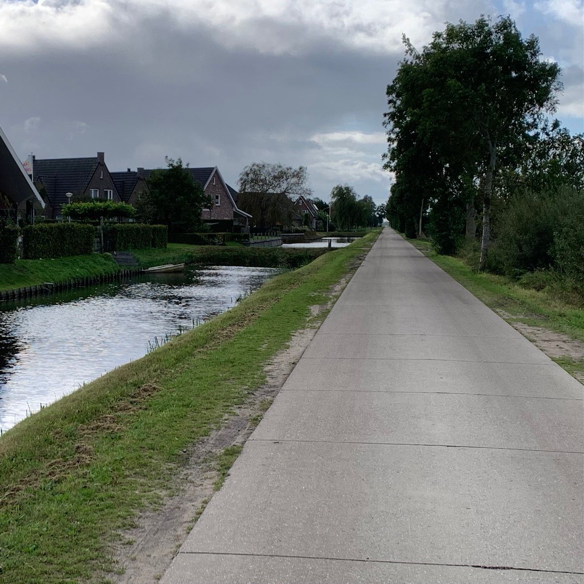 SgpStaphorst's tweet image. Schipgravenweg veiliger
De Schipgravenweg wordt veiliger gemaakt. Dat besloot de gemeenteraad van Staphorst afgelopen week. Uit de klankbordgroep kwam de wens voor een vrijliggend fietspad.