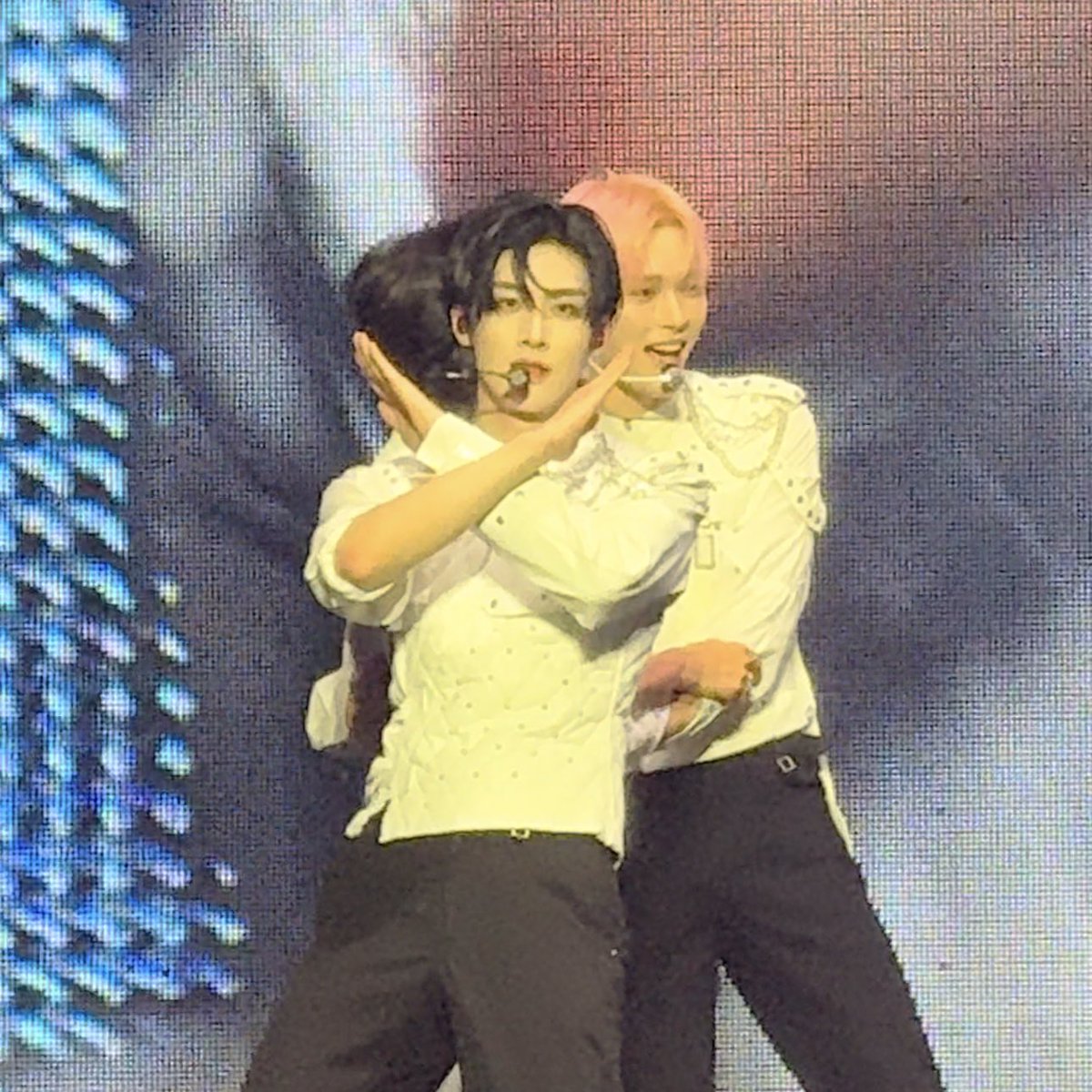 myseokryudan's tweet photo. ricky's reaction 😭😭😭 https://t.co/xtjvrtojZE