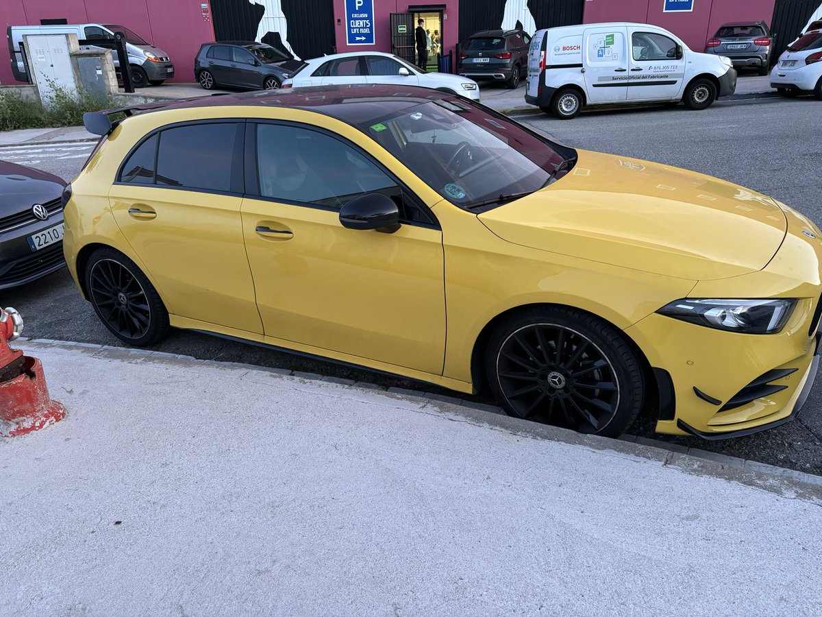 Avui m’han robat el cotxe del Parking. 2a planta soterrani i Parking vídeo vigilat al c. Provença 425.
Us passo fotos del cotxe per si algú em pot ajudar. 
Gràcies