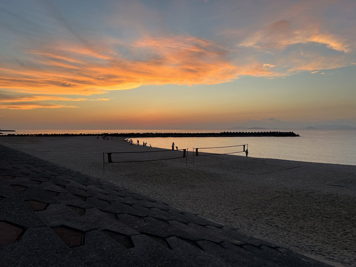 hiroshi_327's tweet photo. 双海の夕陽は日本で一番美しいと思う✨
今日も一日、ありがとう😌

#愛媛県
#双海町
#ふたみシーサイド公園
#マジックアワー https://t.co/Sw0RTFDlGh